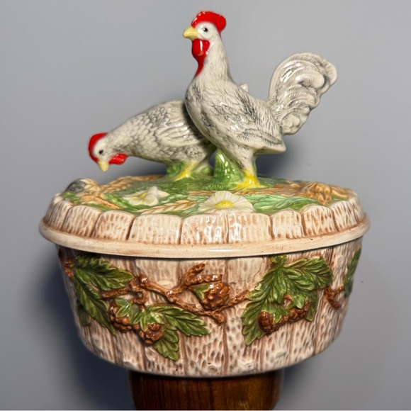Vintage Chicken Ceramic box with lid
6.5x5x7” 1980 - Picture 1 of 11